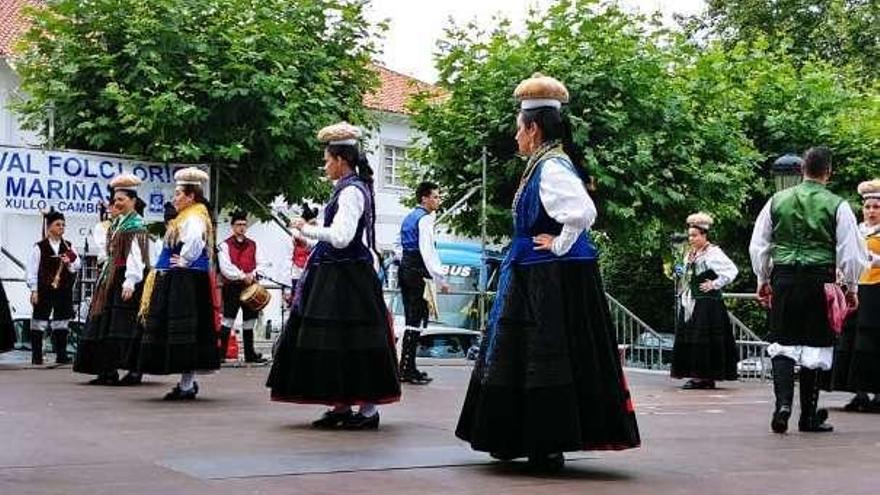 Cambre celebra una nueva edición del Festival Folclórico As Mariñas