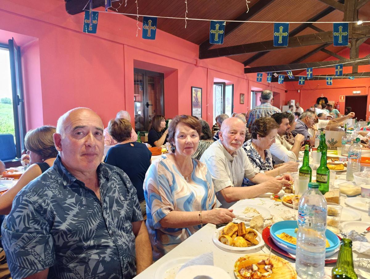Arlós reúne a 200 vecinos en su convivencia anual