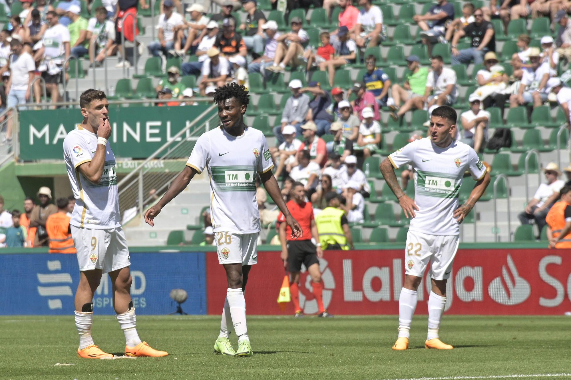 El Elche pone la alfombra al Valencia (0-2)