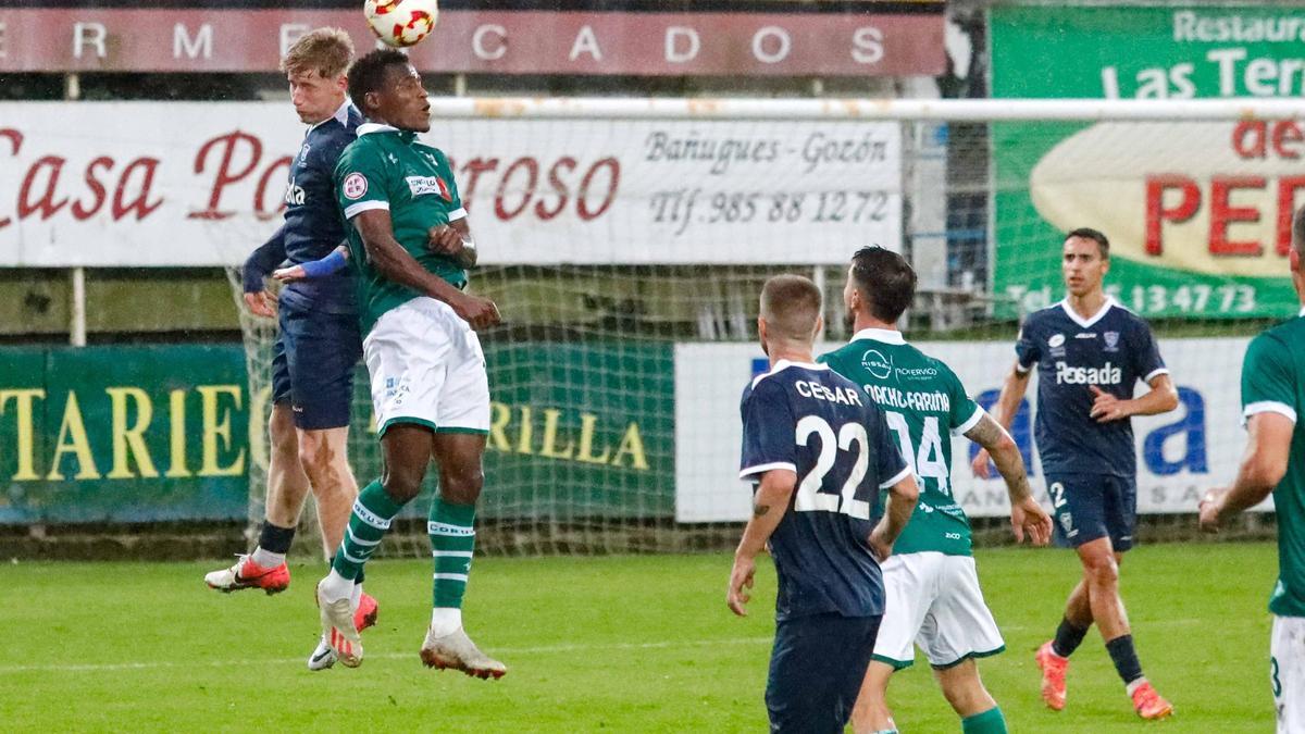 Imagen del partido jugado ayer en Luanco.