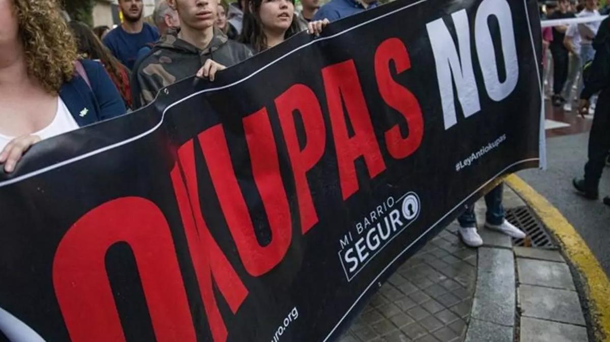 Una manifestación contra la okupación de viviendas.