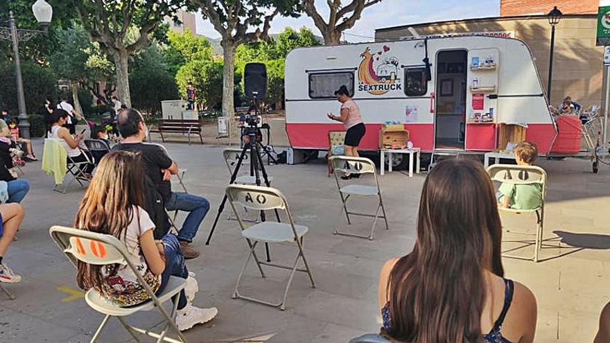 Olesa explora la sexualitat i 
el feminisme amb La SexTruck | AJ. OLESA DE MONTSERRAT