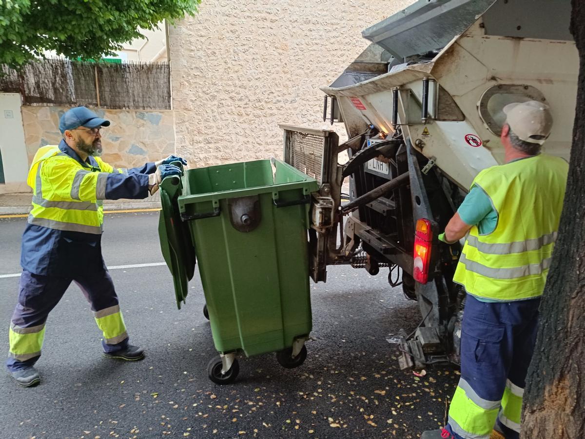 Recogida de basuras en Sóller.