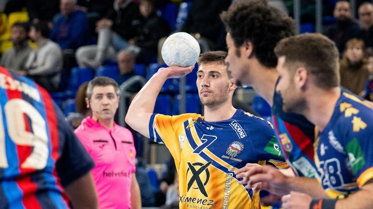 Andrei Buzle, com el balón.