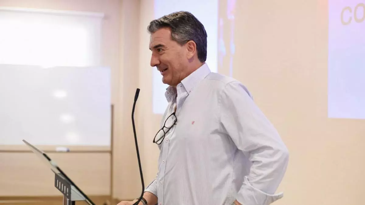 Ramón Gómez presenta su candidatura para hermano mayor de la Congregación de Mena