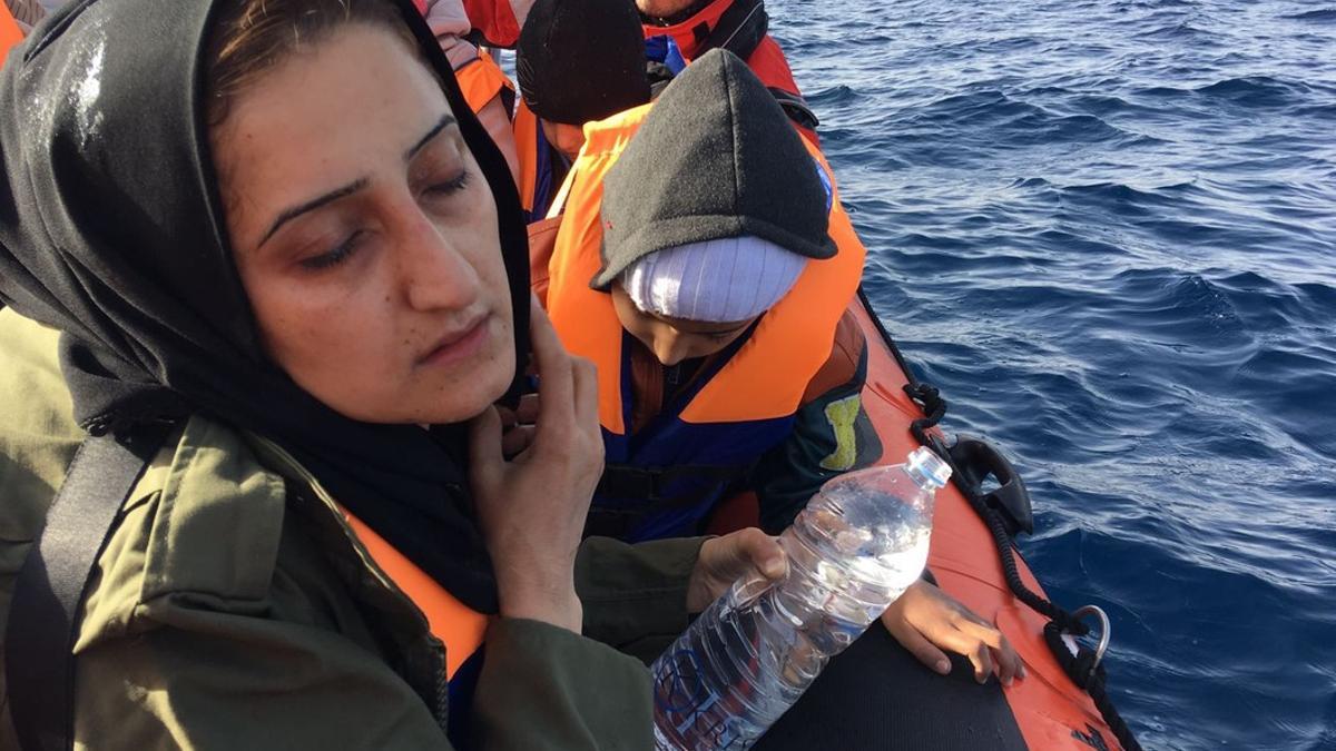 Rescate de refugiados frente a la costa de Libia, desde el 'Golfo Azzurro'