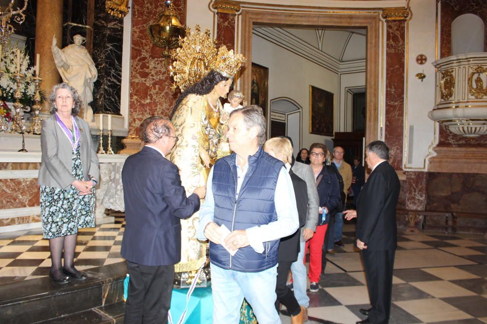 Besamanos de la Virgen de los Desamparados hasta la madrugada