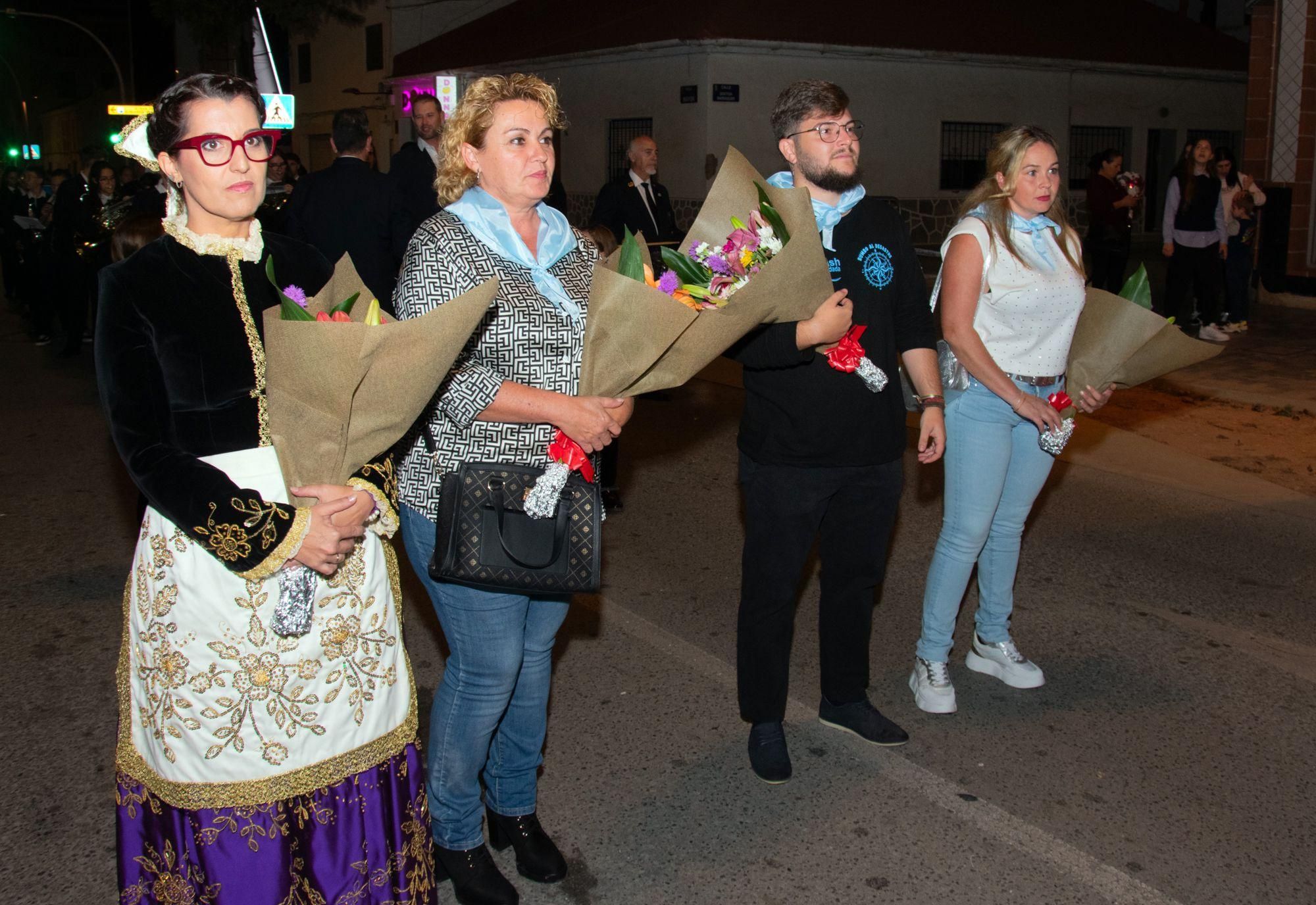 La ofrenda de flores de la Virgen del Pilar de Pilar de la Horadada, en imágenes