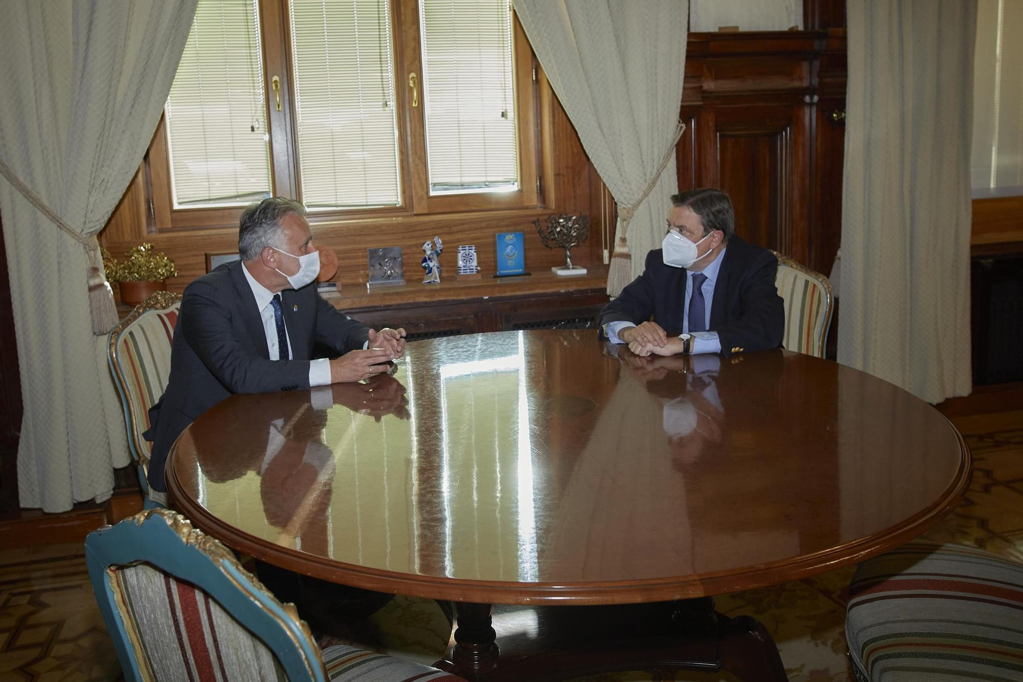 Reunión de Ángel Víctor Torres con el ministro de Agricultura, Luis Planas