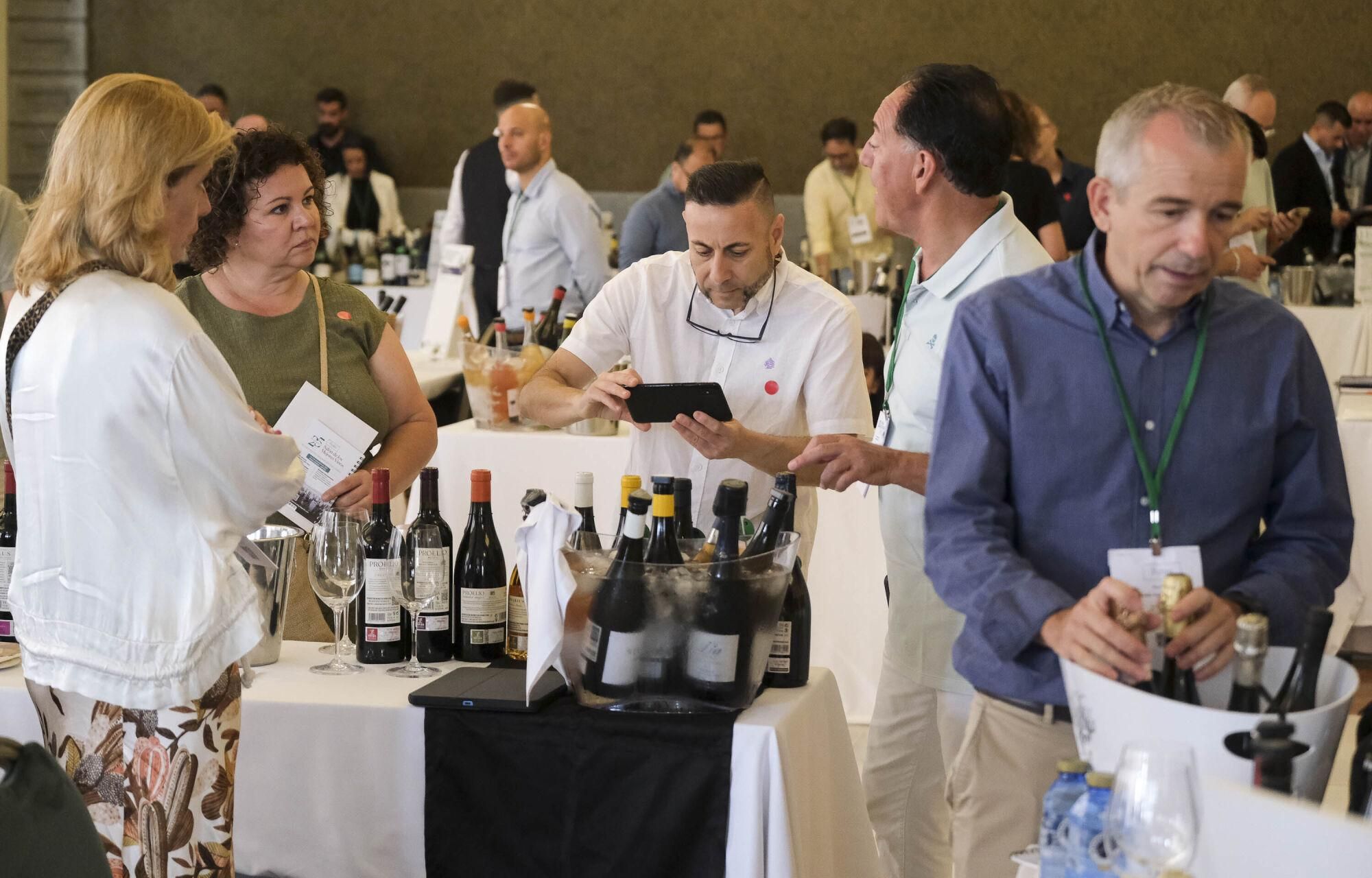 Encuentro en Gran Canaria de responsables de la Guía de vinos Peñín