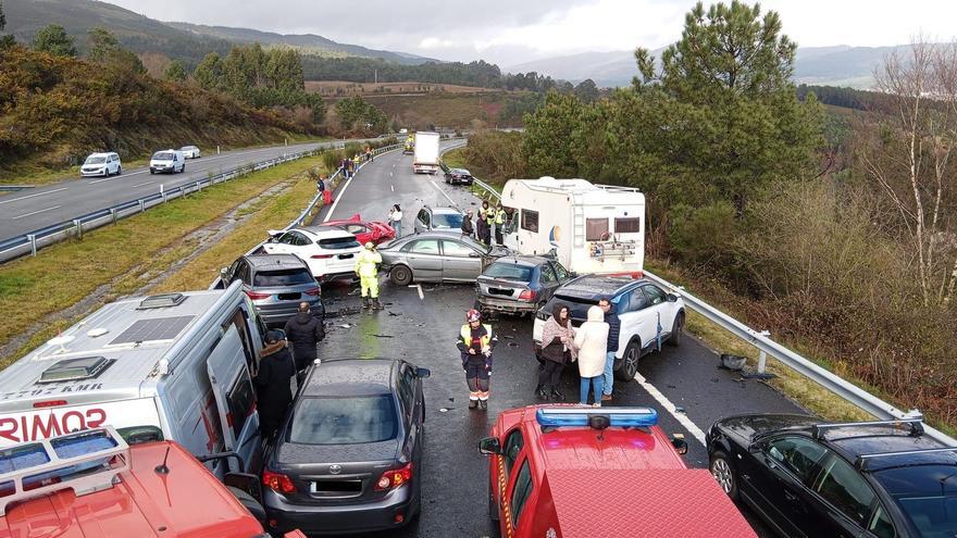 Accidente múltiple en la AP-52 con más de una decena de coches implicados