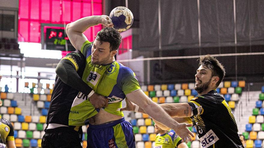 Raúl Maide renueva por una temporada más con el Balonmano Zamora