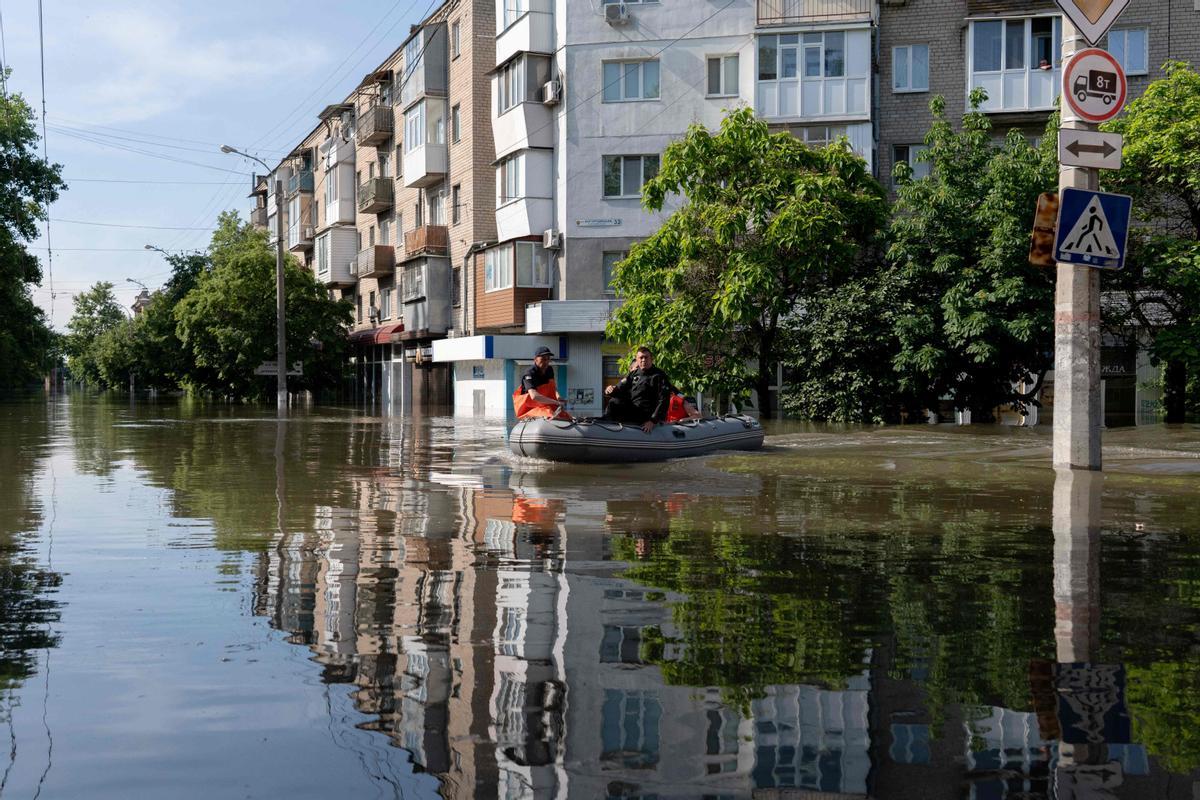 Evacuaciones en Jersón tras la destrucción de la presa de Nueva Kajovka