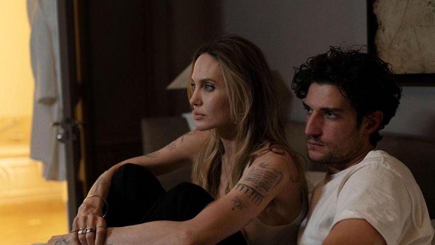 Crítica de 'Couture': Alice Winocour dirige a Angelina Jolie en esta historia de mujeres ambientada en el mundo de la moda