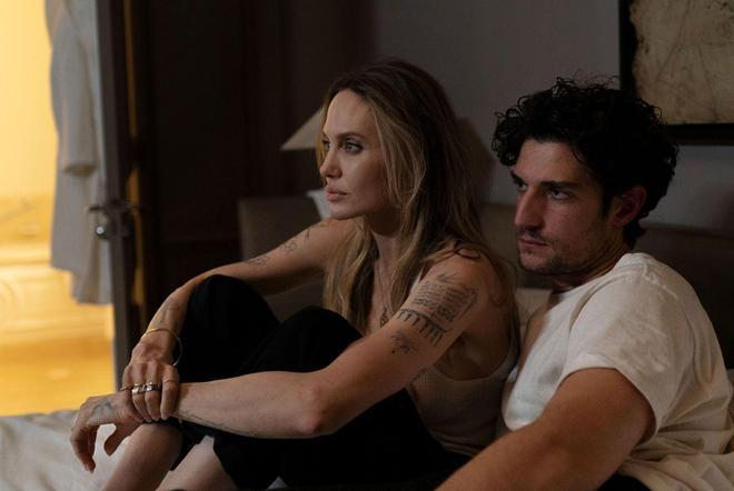 Crítica de 'Couture': Alice Winocour dirige a Angelina Jolie en esta historia de mujeres ambientada en el mundo de la moda
