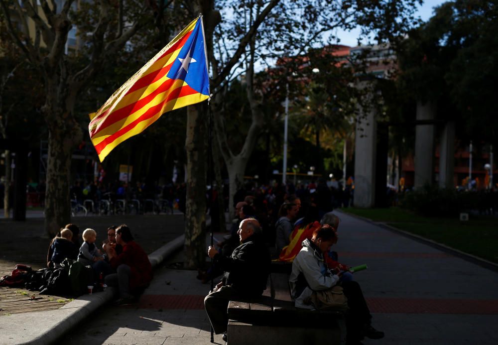 Manifestación en Barcelona para pedir la libertad de los exconsejeros encarcelados y de ''''''''los Jordis''''''''