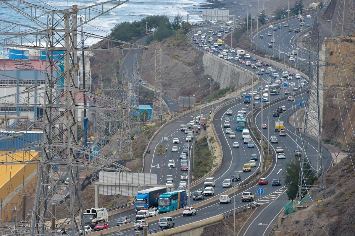 Atasco de vehículos en la GC-1.