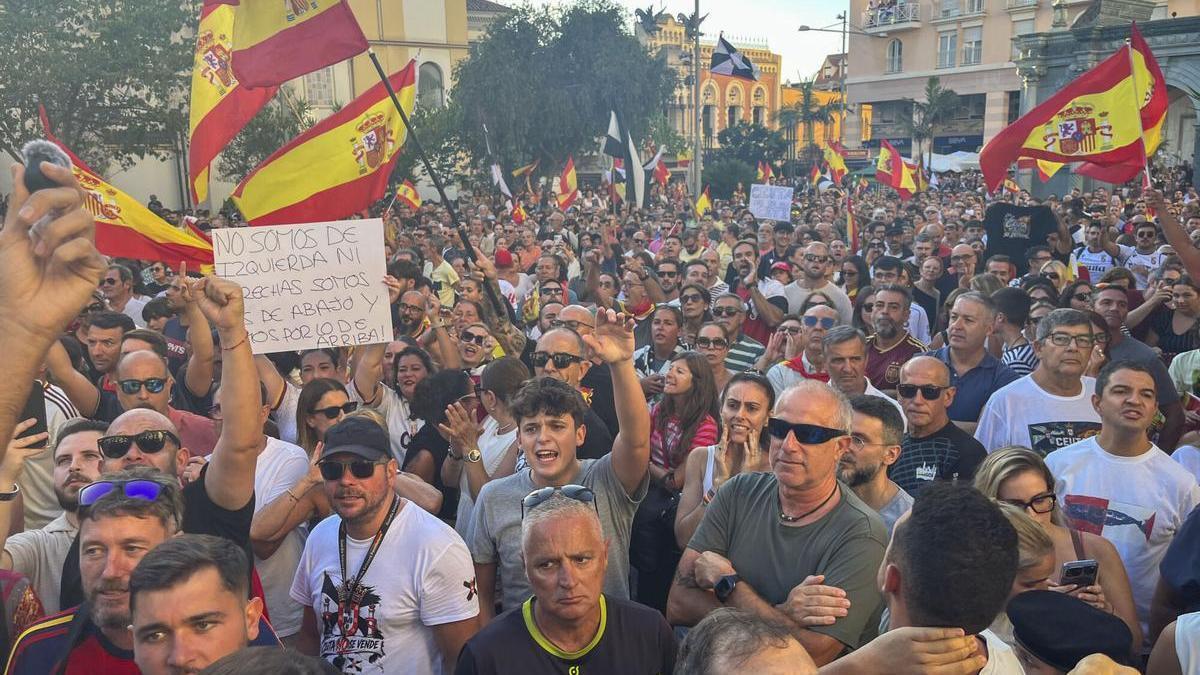 Concentración este miércoles frente a la sede de la Delegación del Gobierno en Ceuta en protesta por la crisis migratoria que afecta a la ciudad.