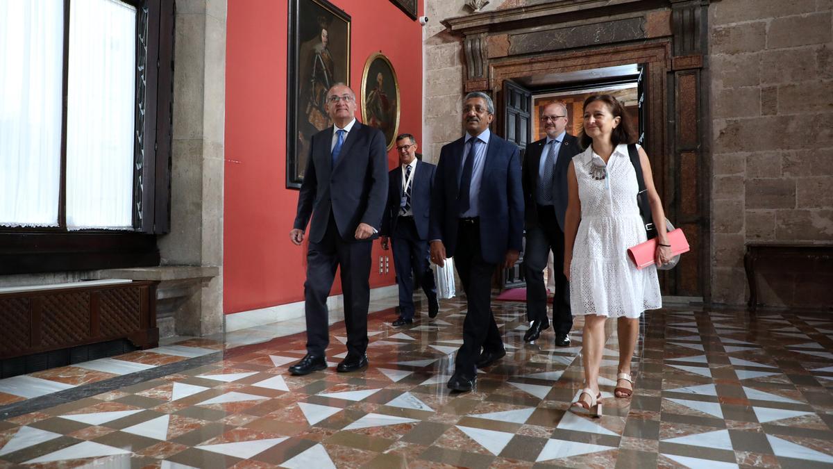 Visita del interventor general de cuentas de la ONU al Palau de la Generalitat