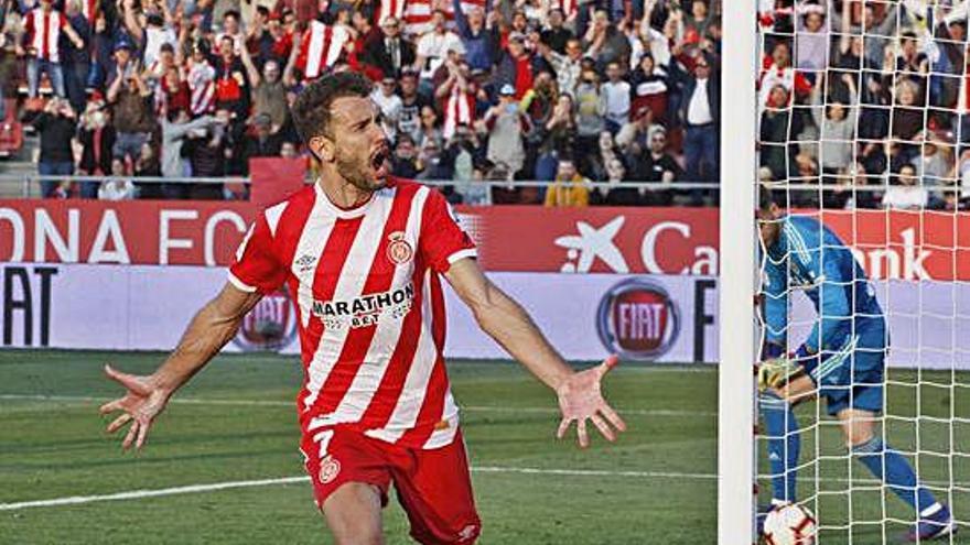 Stuani, celebrant el seu 38è gol amb el Girona, diumenge passat contra el València, després de transformar un penal.