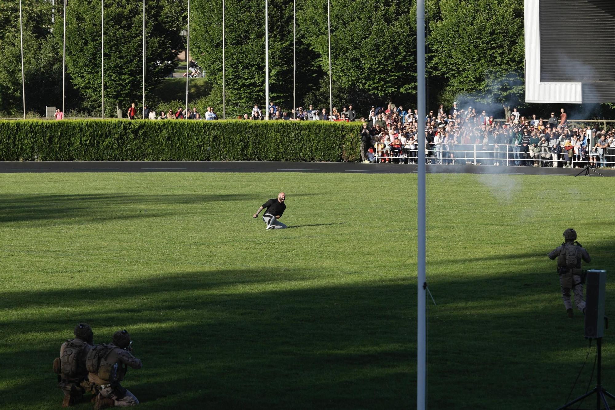 En imágenes | Exhibición militar en Las Mestas (Gijón)