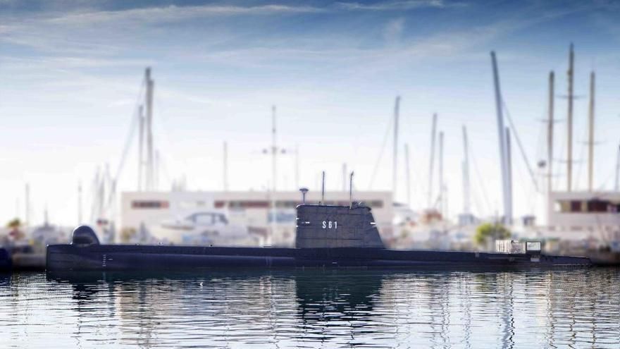 El submarino Delfín es visitable en la zona de museos flotante del puerto de Torrevieja