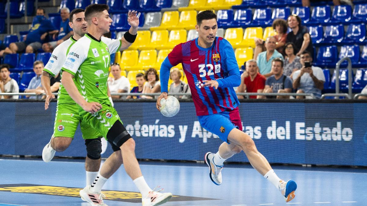 Ángel Fernández, en una acción del partido