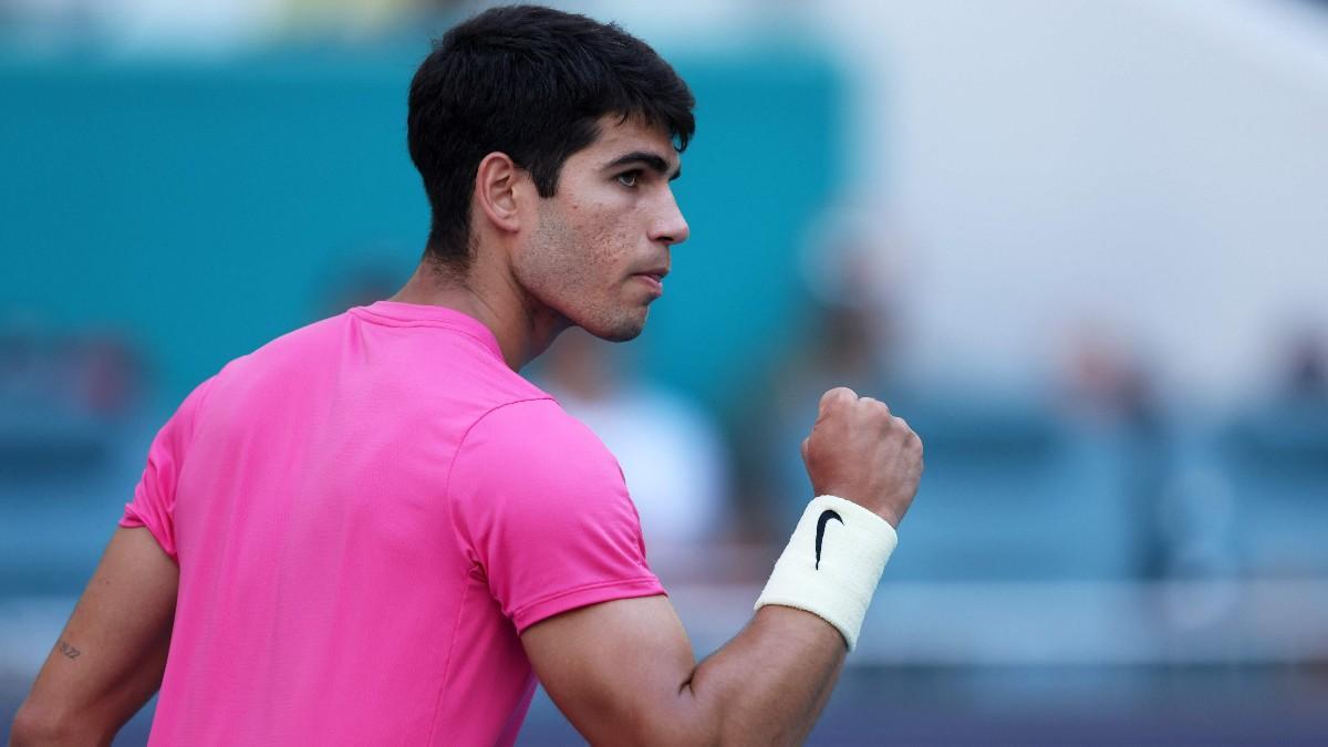 Alcaraz sigue con paso firme en Miami