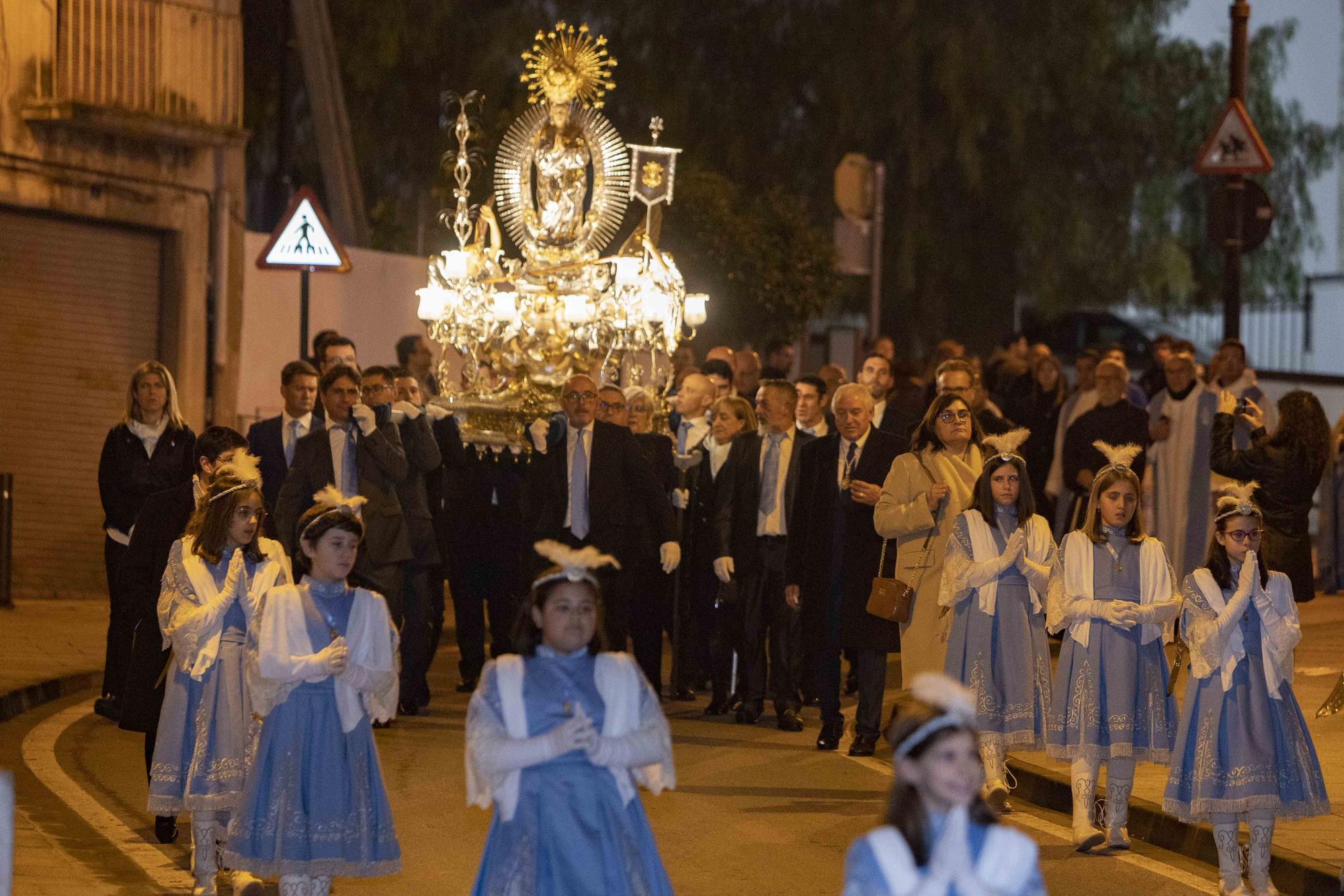 Ontinyent se vuelca con la tradiconal procesión de la Puríssima