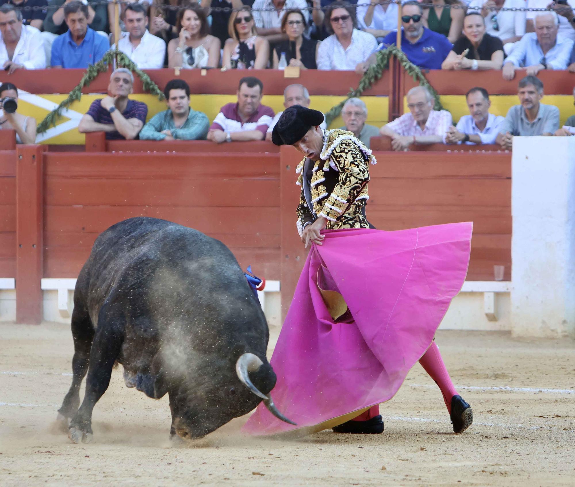 Rafaelillo, Manuel Escribano y Pablo Aguado cierran la Feria Taurina de Hogueras de Alicante