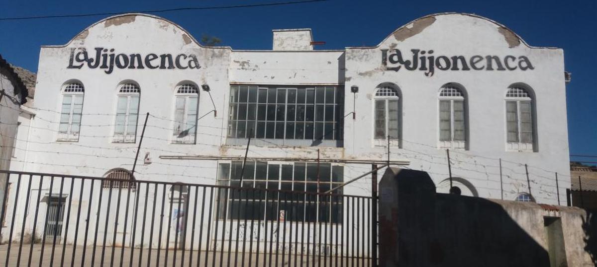 La antigua fábrica de La Jijonenca, cuya demolición quiere evitar Xixona.
