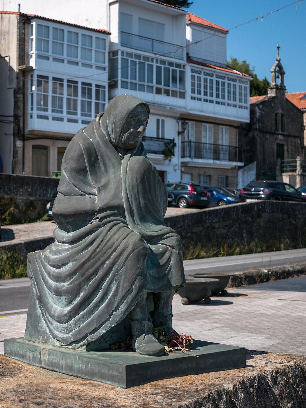 Escultura Marineros y Mujeres