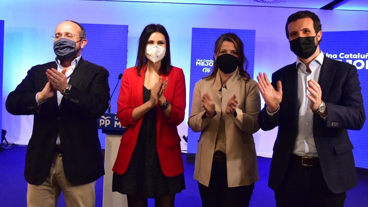 El candidato del PPC al 14-F,  Alejandro Fernández; la número dos, Lorena Roldán; la número tres, Eva Parera; y el líder del PP, Pablo Casado.