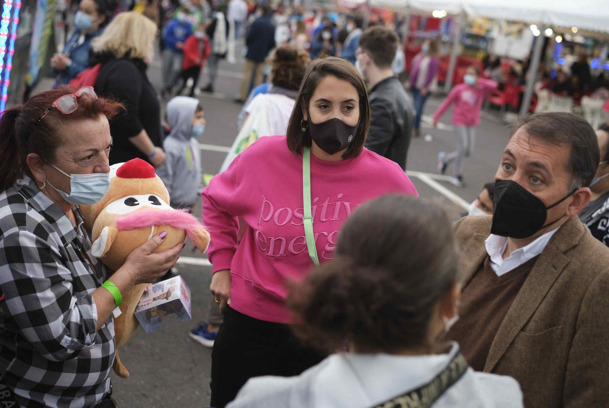 Visita al recinto de la feria de atracciones solidaria