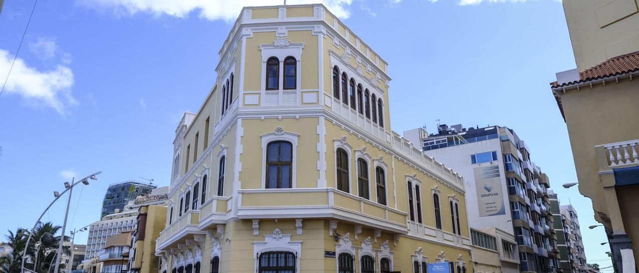 Edificio de la Delegación de Defensa en Las Canteras.