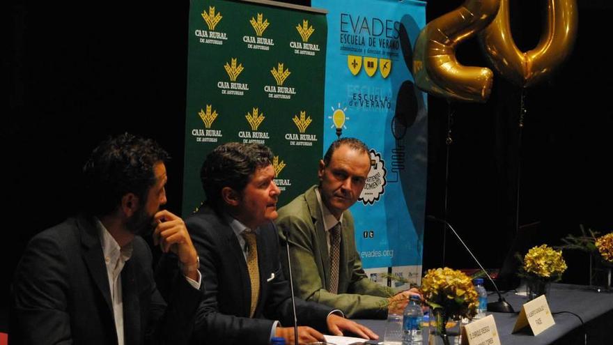 Inaciu Iglesias, Enrique Riesgo y Alberto González, en la clausura de Evades.