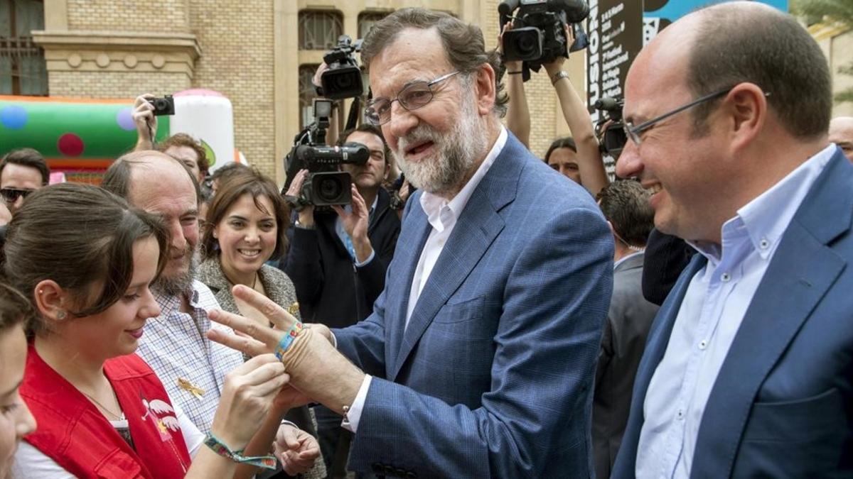 Mariano Rajoy con Pedro Anronio Sánchez, en un acto en Murcia.