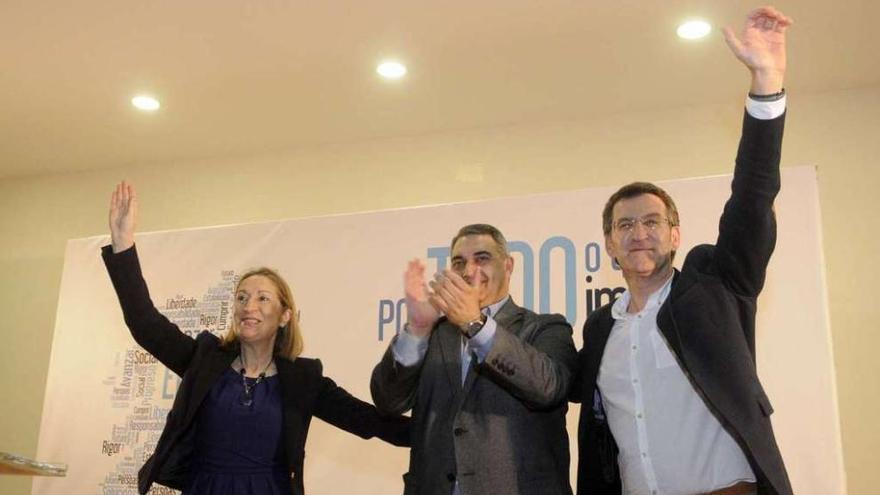 Ana Pastor, Luis Aragunde y Alberto Núñez Feijóo, ayer, en Cambados.