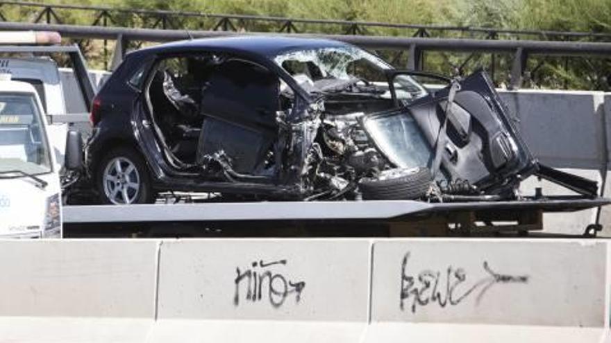 Estado de un coche accidentado el sábado en Madrid.