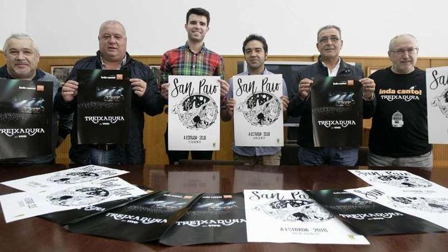 Campos, Rey, Louzao, Uzal, Cabaleiro y Raposo, ayer, presentando el cartel del San Paio y el concierto de Treixadura. // Bernabé / Cris M.V.