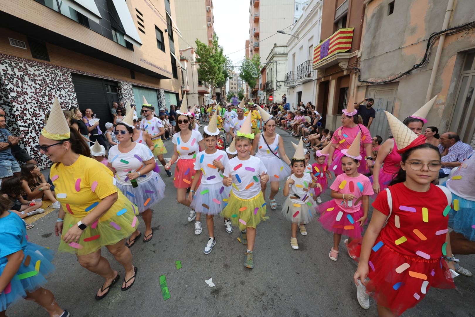Galería | El Grau disfruta de su desfile de peñas