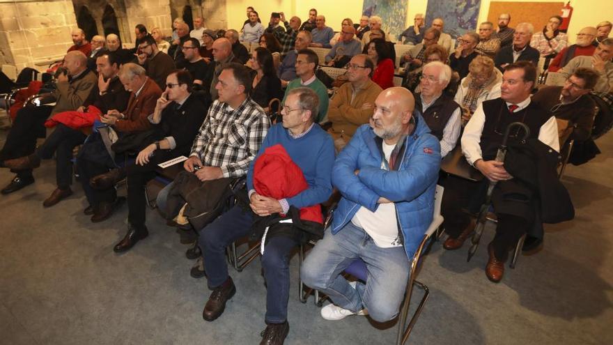 Público en un Club LA NUEVA ESPAÑA de Avilés