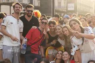 En imágenes | Zaragoza celebra el primer gol de Oyarzabal en el España-Francia