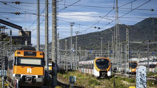 Trens parats a l’estació de Montcada Bifurcació.