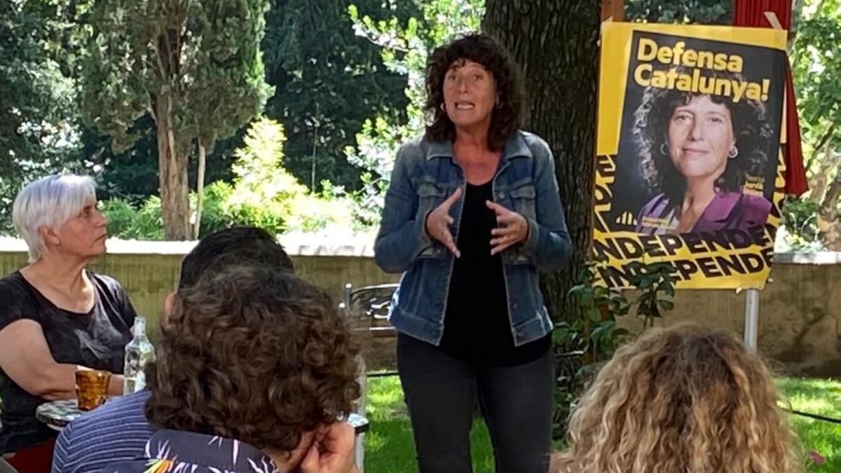 La número dos de ERC, Teresa Jordà, en un acto de campaña en Vic.