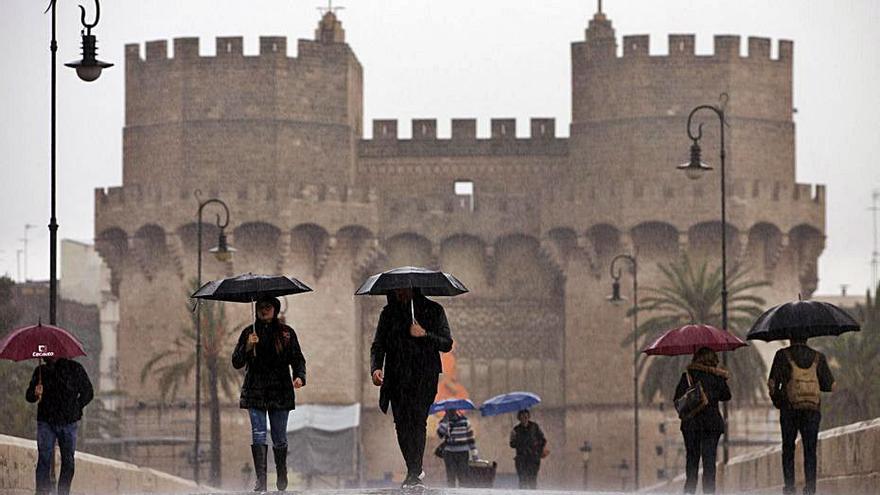 Puente de Serranos y las torres del mismo nombre.  | EFE/K. FÖRSTERLING