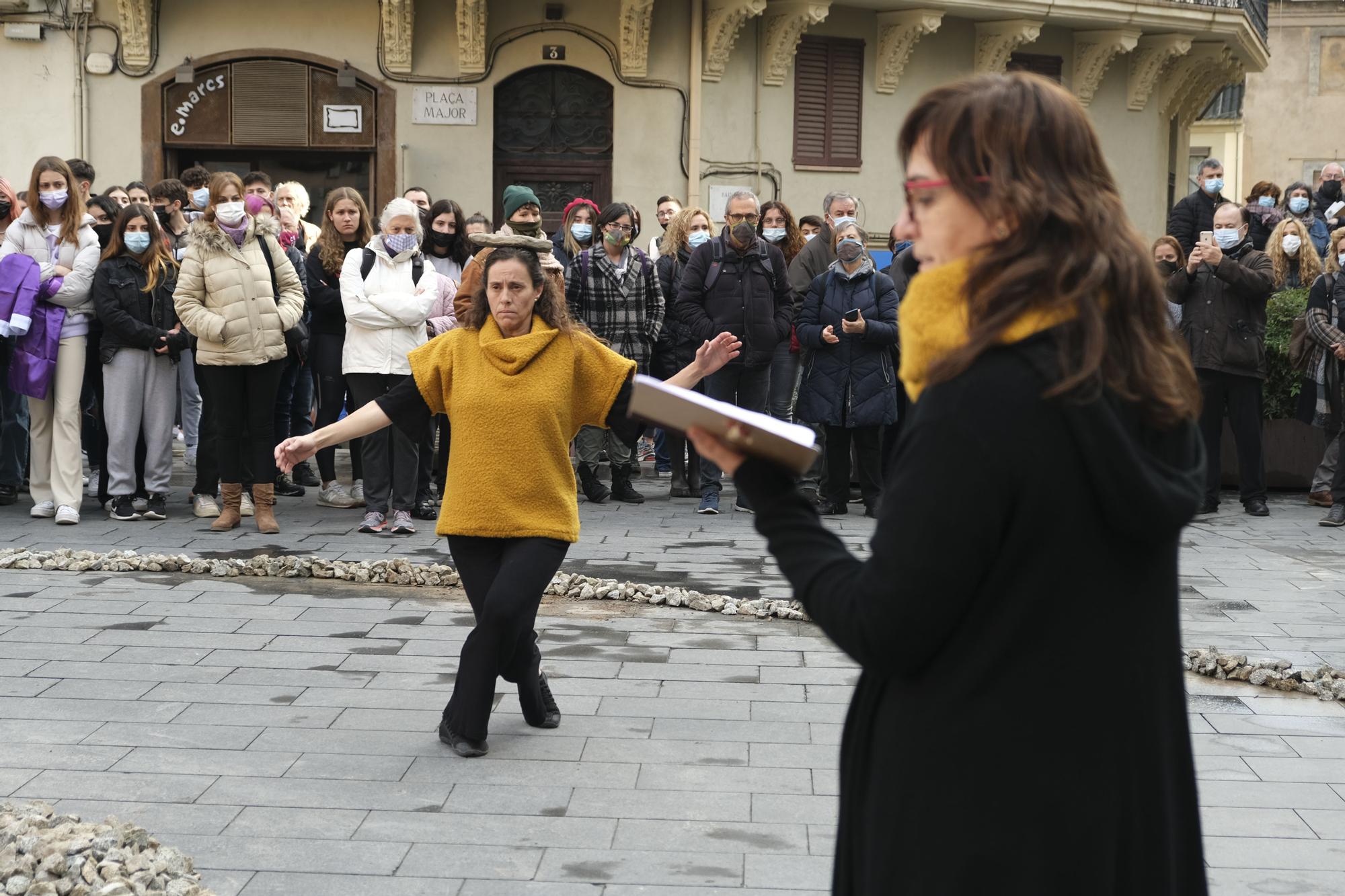 25N: Prop de 700 persones rebutgen la violència de gènere a Manresa