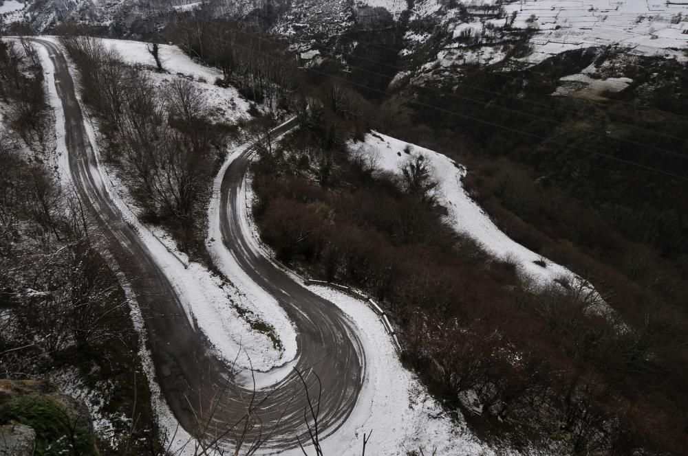 Asturias bajo el primer manto de nieve del año