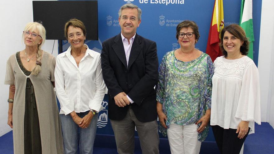 El alcalde, en el centro, en la presentación.