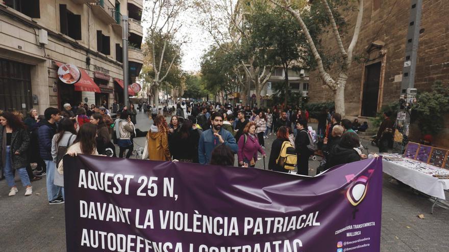 25N en Mallorca: La Coordinadora Transfeminista recorre Palma contra la violencia patriarcal